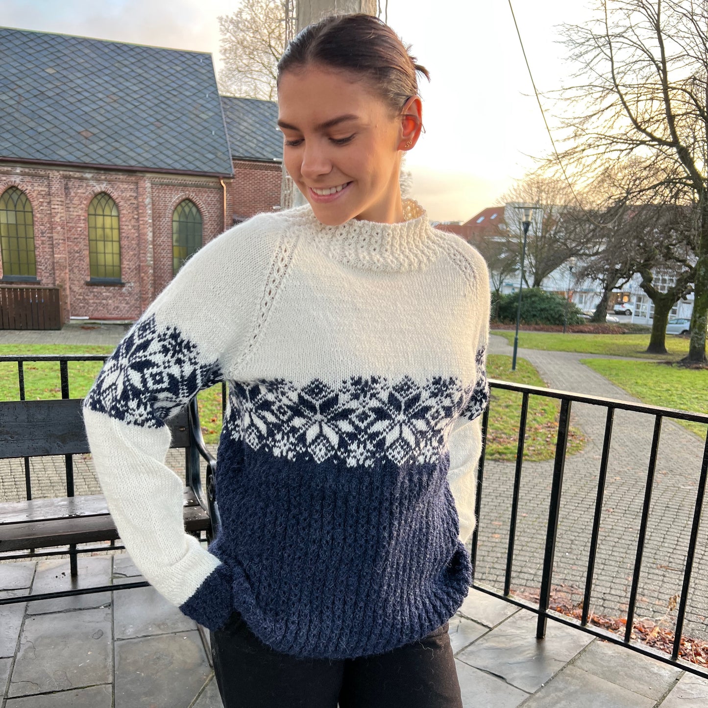 Strikk The Look:  Lysefjord-genser marine