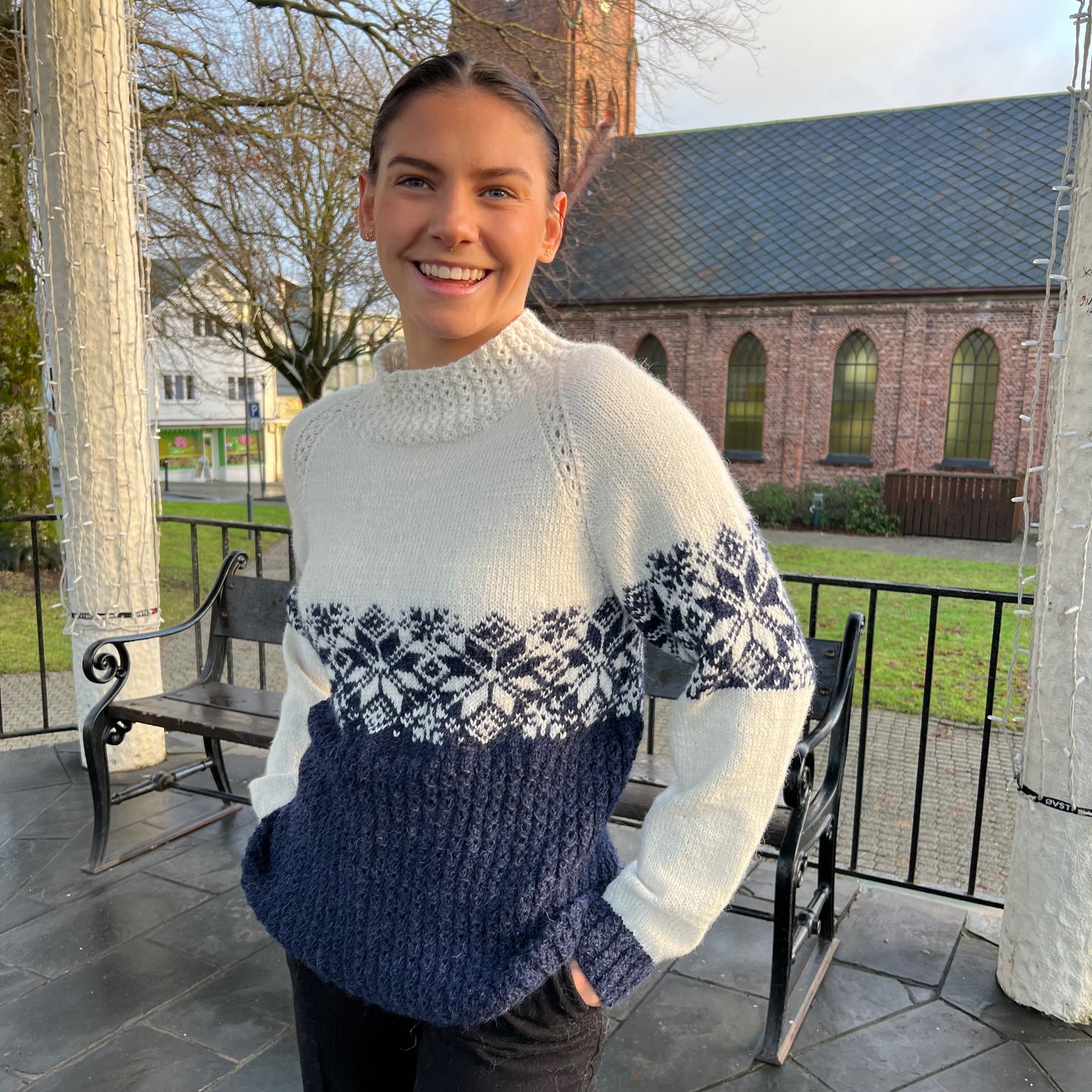 Strikk The Look:  Lysefjord-genser marine