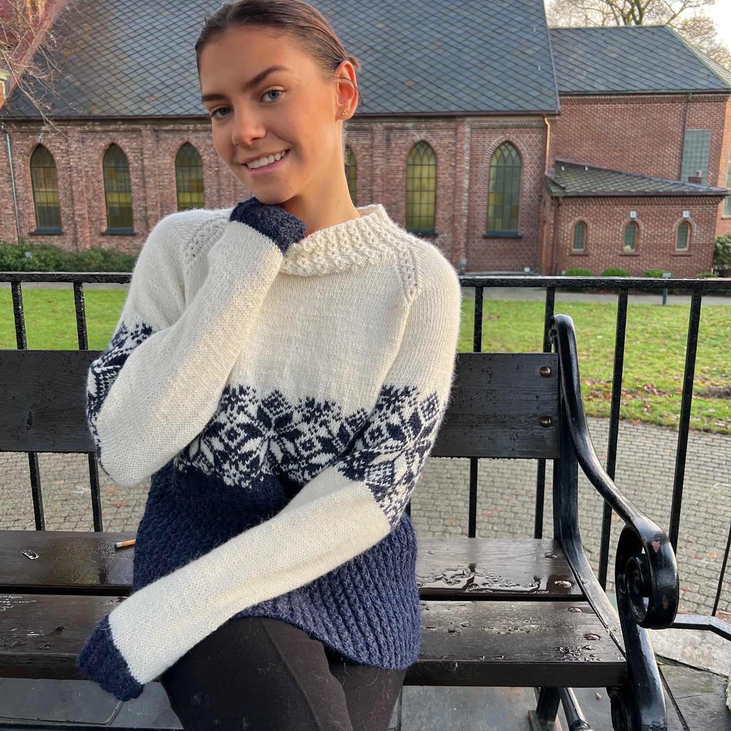 Strikk The Look:  Lysefjord-genser marine