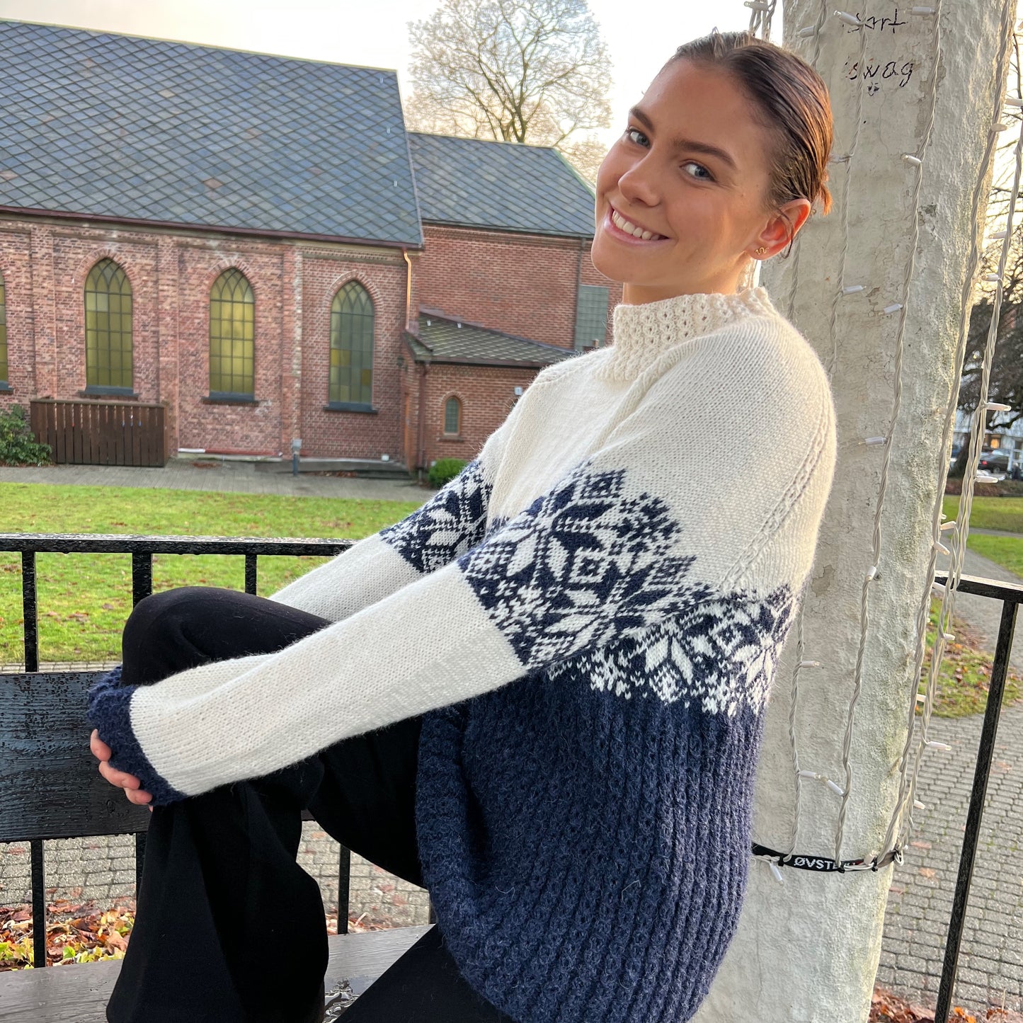 Strikk The Look:  Lysefjord-genser marine