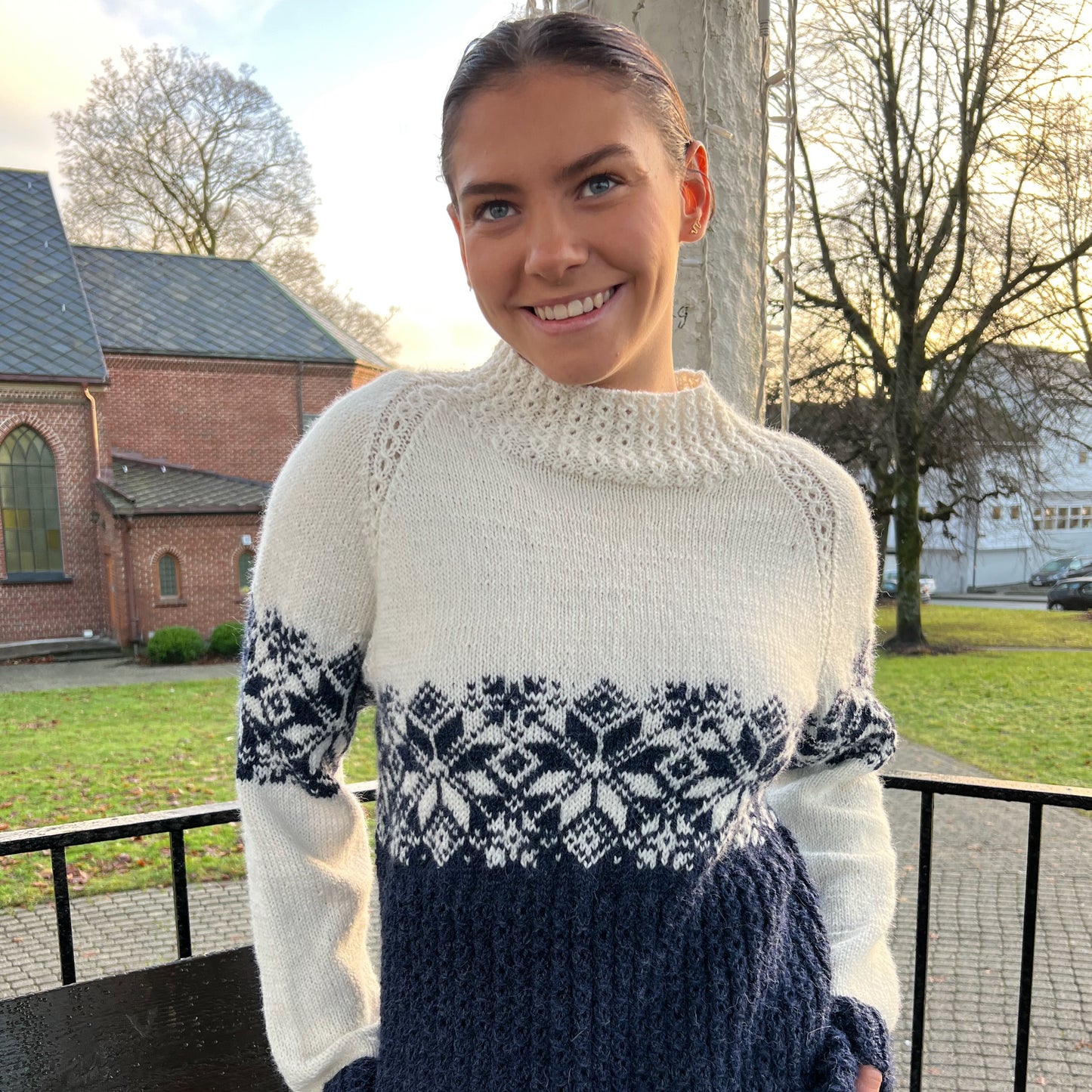 Strikk The Look:  Lysefjord-genser marine