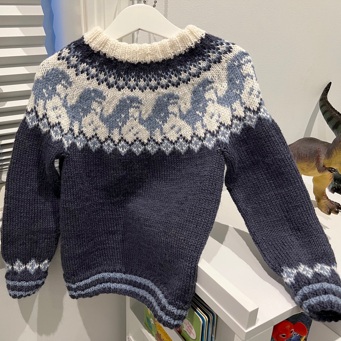 Strikk The Look: Dino-genser jeansblå