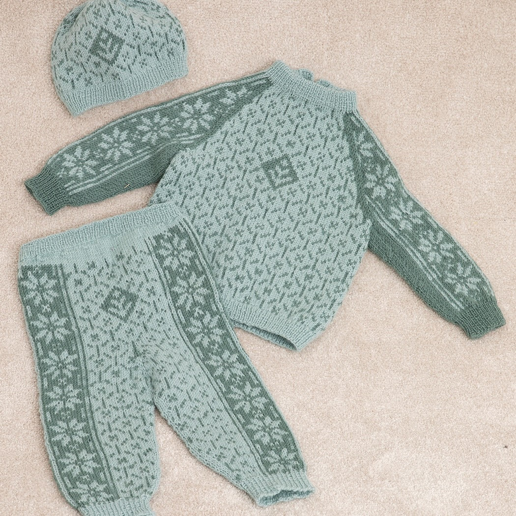Strikk The Look: Ellinor jakke, bukse og lue mintgrønn