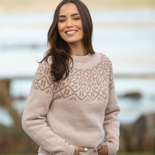 Strikk The Look: Allehånde-genser beige