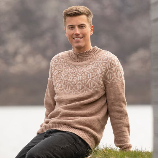 Strikk The Look: Allehånde-genser mellombrun