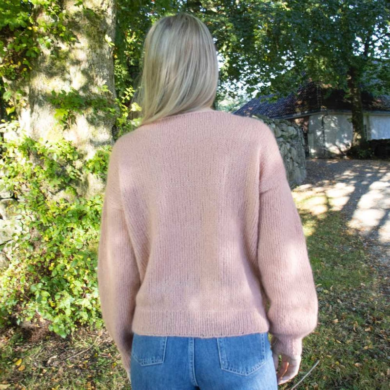 Strikk The Look: Amanda-genser beige rose