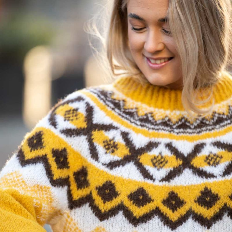 Strikk The Look: Aprilia-genser gullgul (rundfelling)