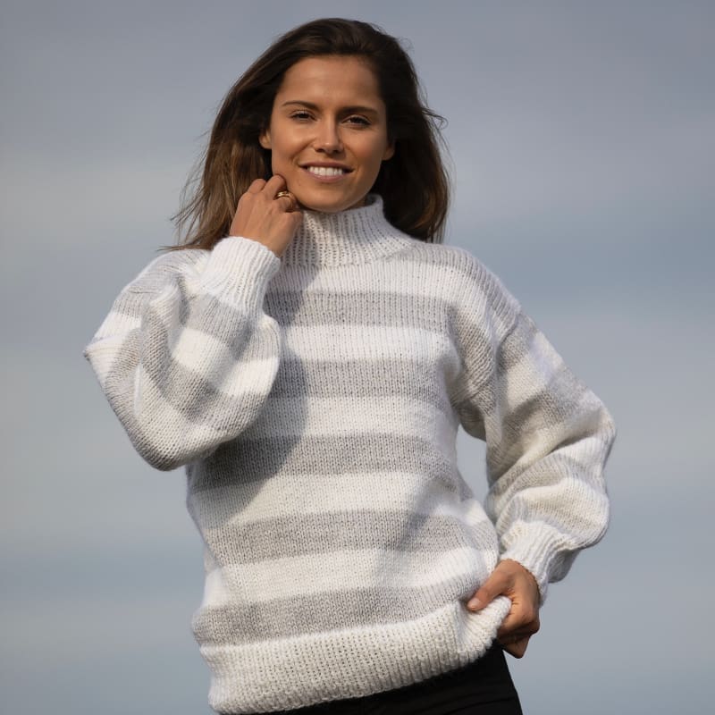 Strikk The Look: carina-genser grå/hvit