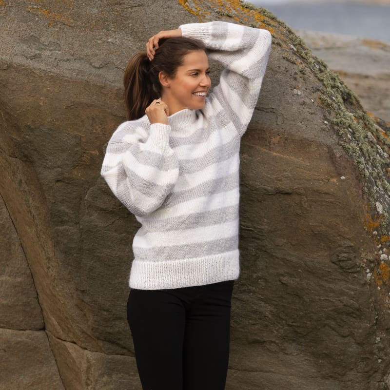 Strikk The Look: carina-genser grå/hvit