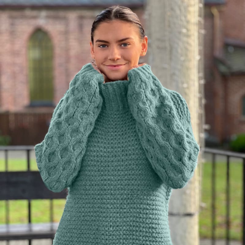 Strikk The Look: Chunky dream-genser lang petrol