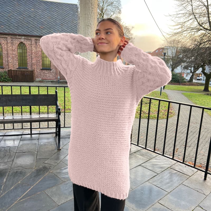 Strikk The Look: Chunky dream-genser lang pudderrosa