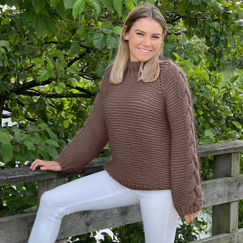 Strikk The Look: Chunky- flettegenser brun