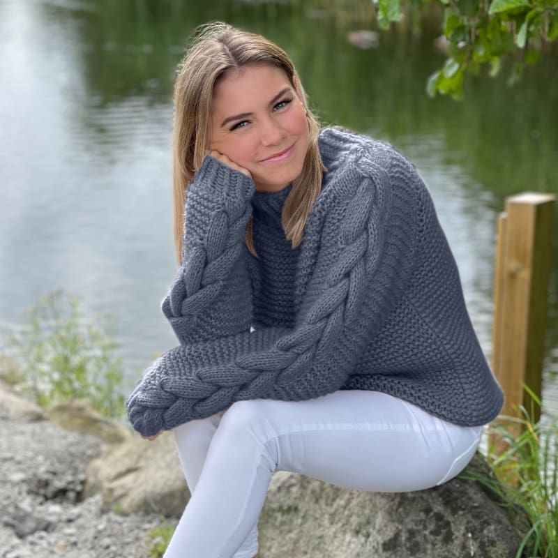 Strikk The Look: Chunky- flettegenser marine