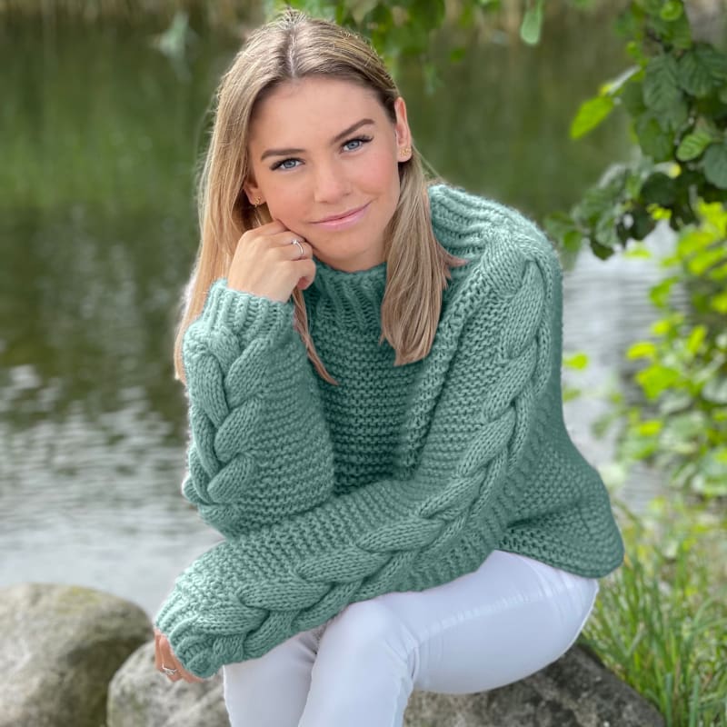 Strikk The Look: Chunky- flettegenser petrol