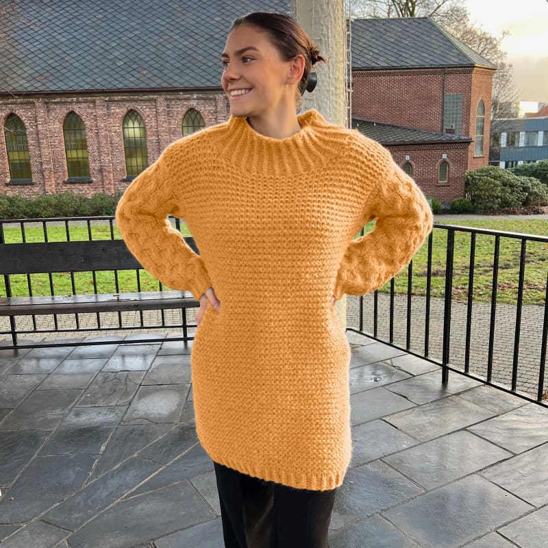 Strikk The Look: Chunky-dream genser lang okergul