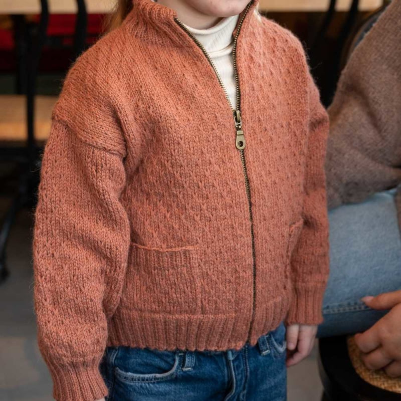 Strikk The Look: Clara-jakke barn aprikos