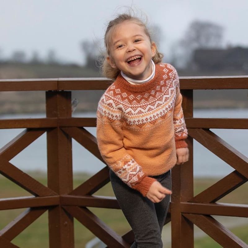 Strikk The Look: Diis-genser barn fersken