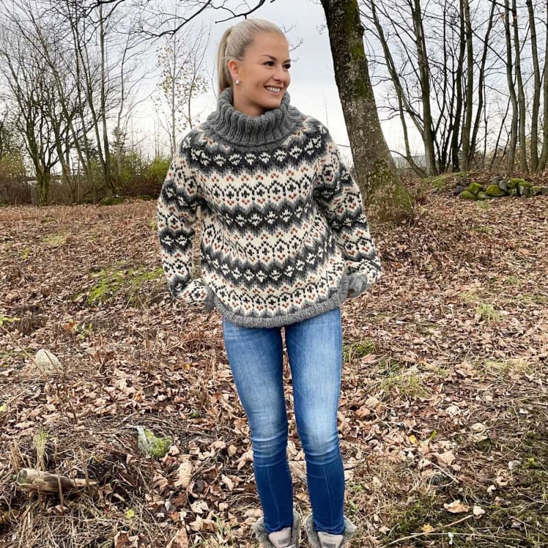 Strikk The Look: Drifa-genser dame grå/varm brun