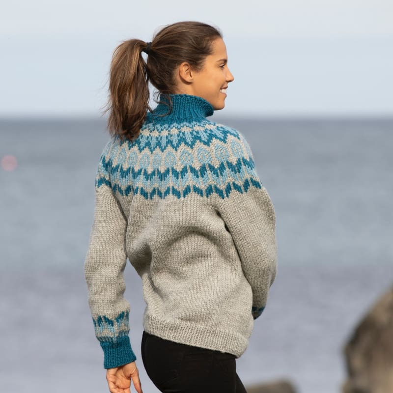 Strikk The Look: Elara-genser grå