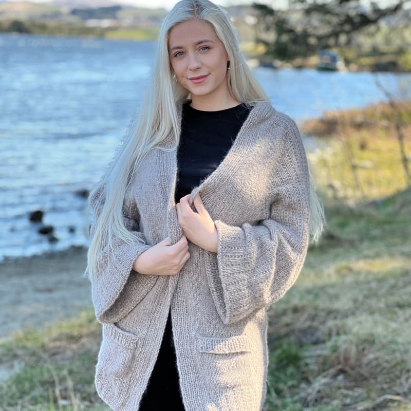 Strikk The Look: Elin-jakke beige