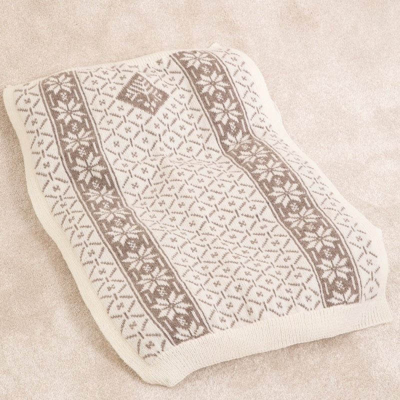 Strikk The Look: Ellinor vognteppe hvit/brun