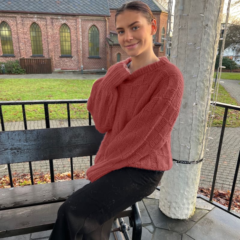 Strikk The Look: Glad-genser lys burgunder