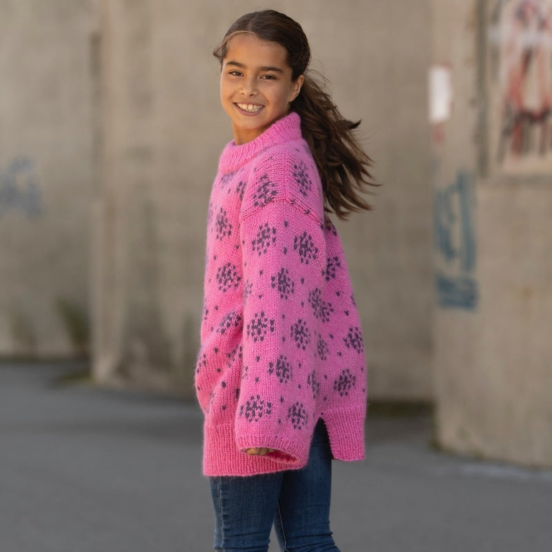 Strikk The Look: Hazel-genser rosa barn