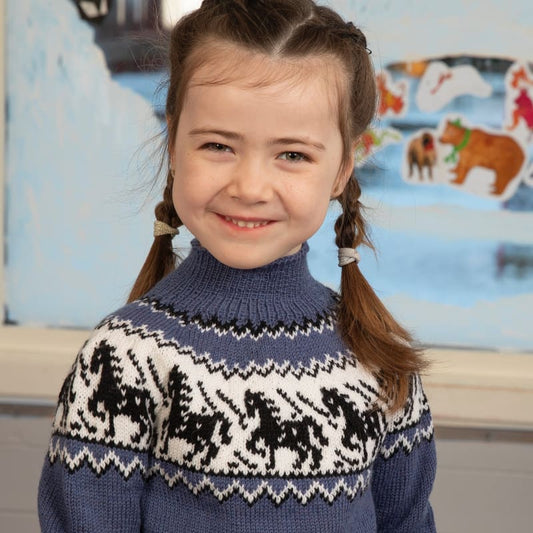 Strikk The Look: Hest-genser jeansblå