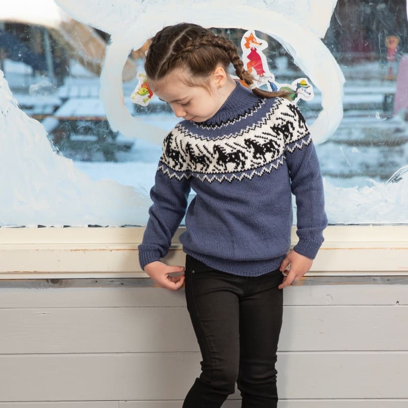 Strikk The Look: Hest-genser jeansblå