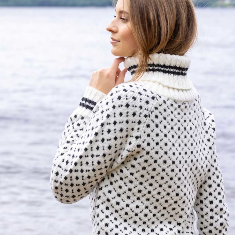 Strikk The Look: Islender hvit/koks