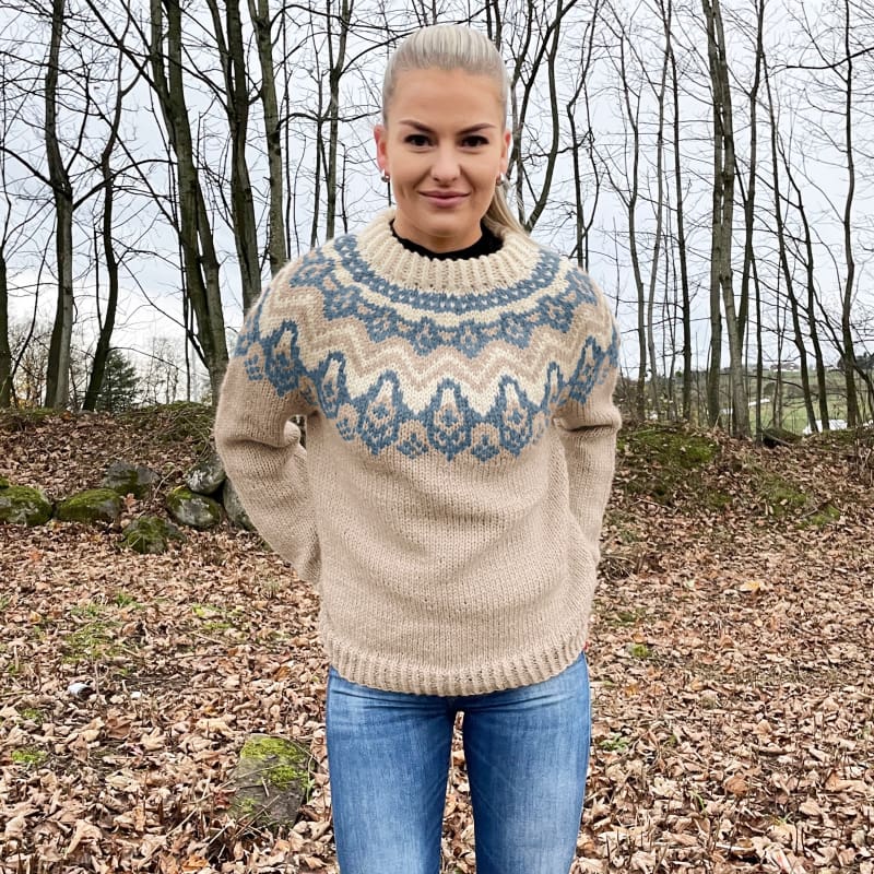 Strikk The Look: Klaki-genser beige/jeansblå
