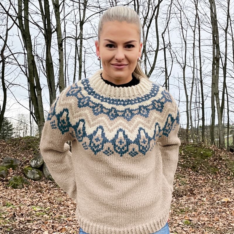 Strikk The Look: Klaki-genser beige/denim