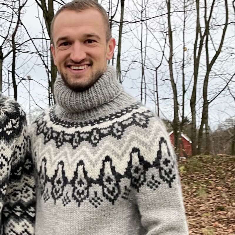 Strikk The Look: Klaki-genser lys grå