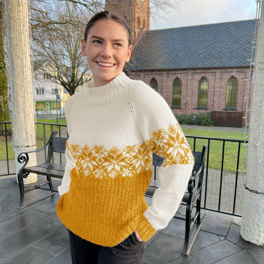 Strikk The Look:  Lysefjord-genser gullgul