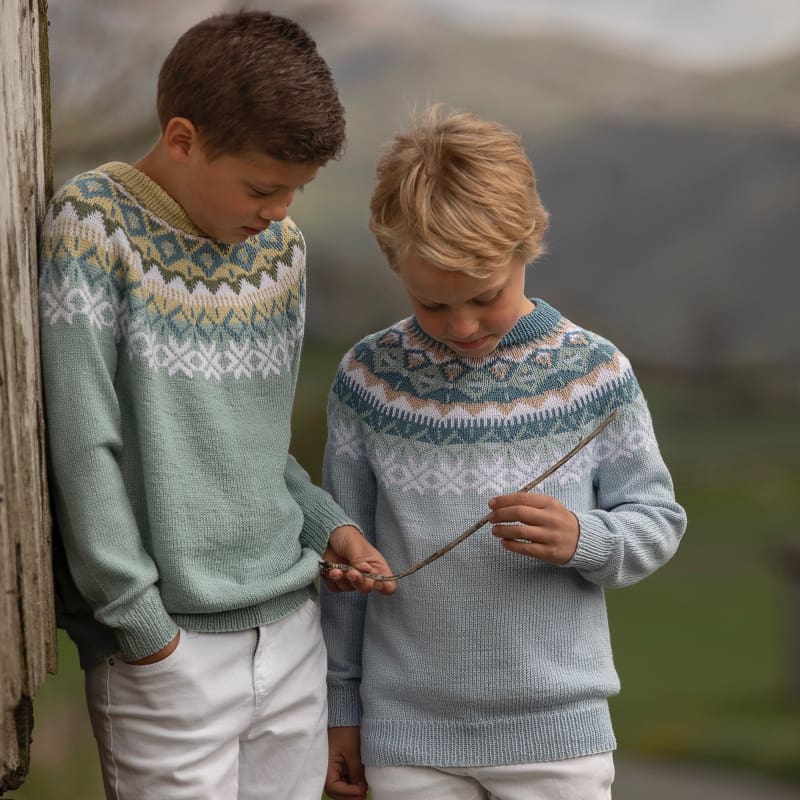 Strikk The Look: Nova-genser barn lys blå