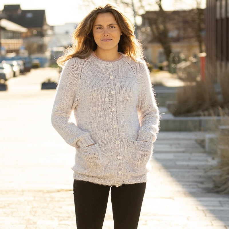 Strikk the Look: Olena-jakke natur/lavendel