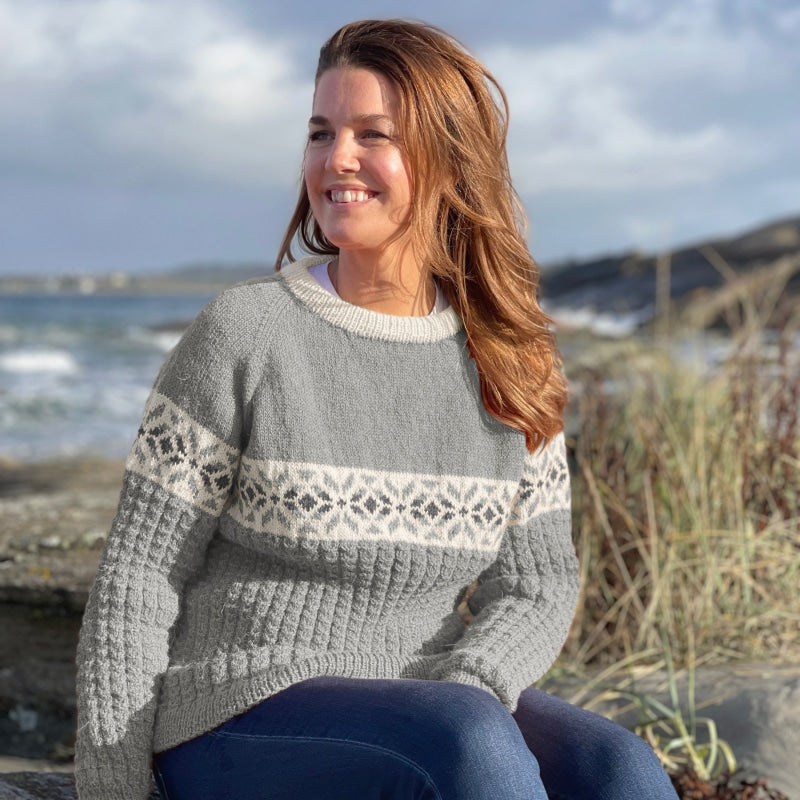 Strikk The Look: Ombo-genser grå melert