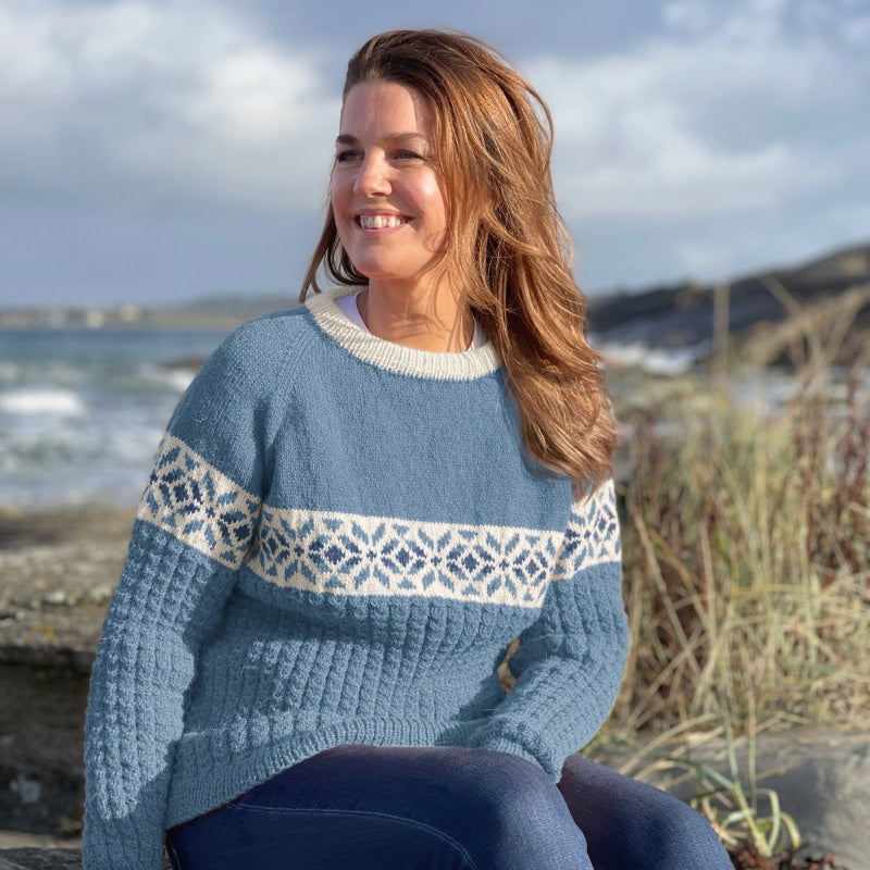 Strikk The Look: Ombo-genser lys denim