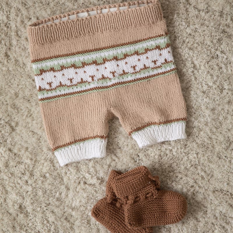 Strikk The Look: Orso-kortbukse og sokker beige