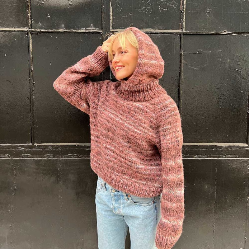 Strikk The Look: Øyunn balaklava-genser brunrød