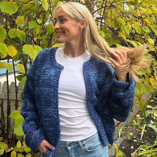 Strikk The Look: Øyunn jakke blå/marine