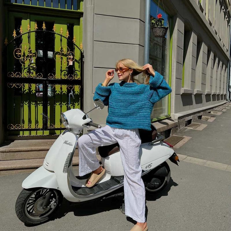 Strikk The Look: Øyunn raglan-genser blå