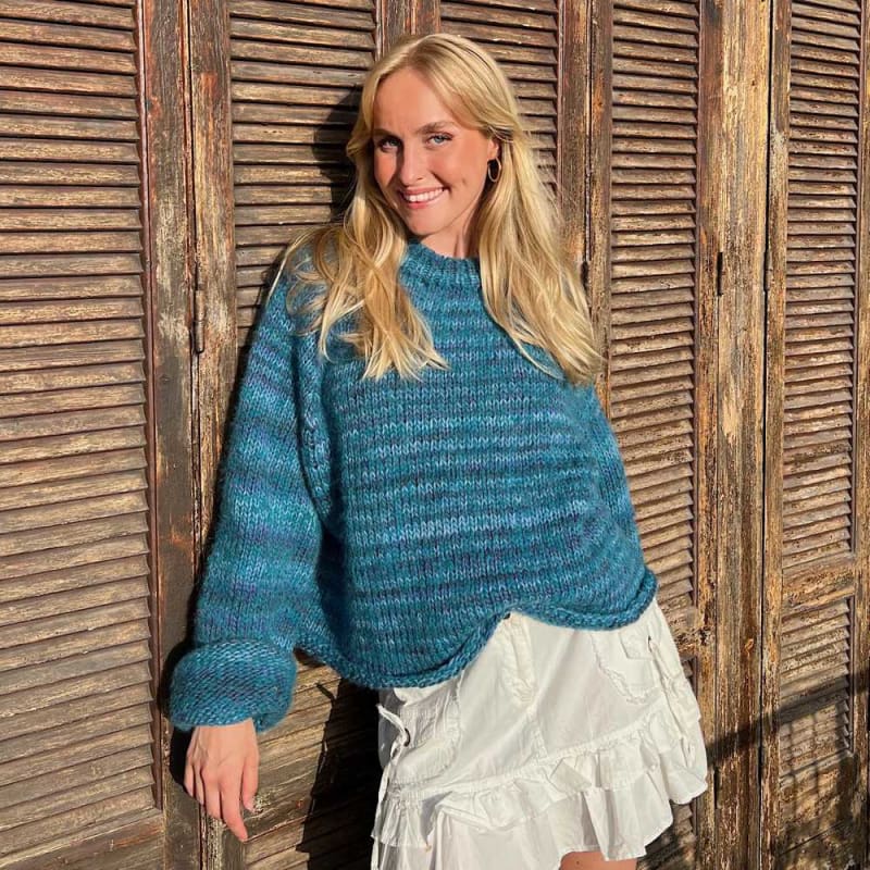 Strikk The Look: Øyunn raglan-genser blå