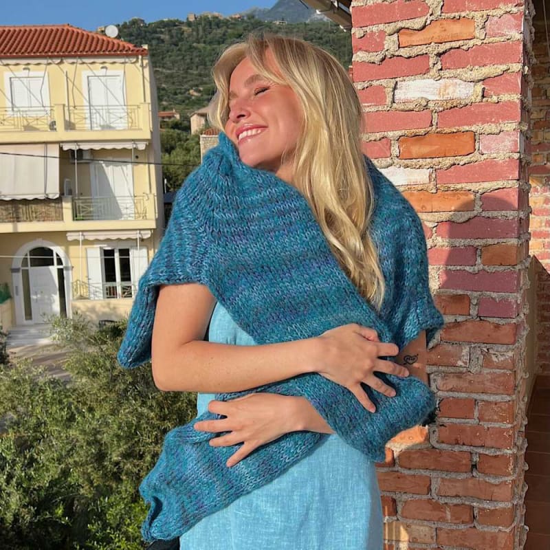 Strikk The Look: Øyunn raglan-genser blå