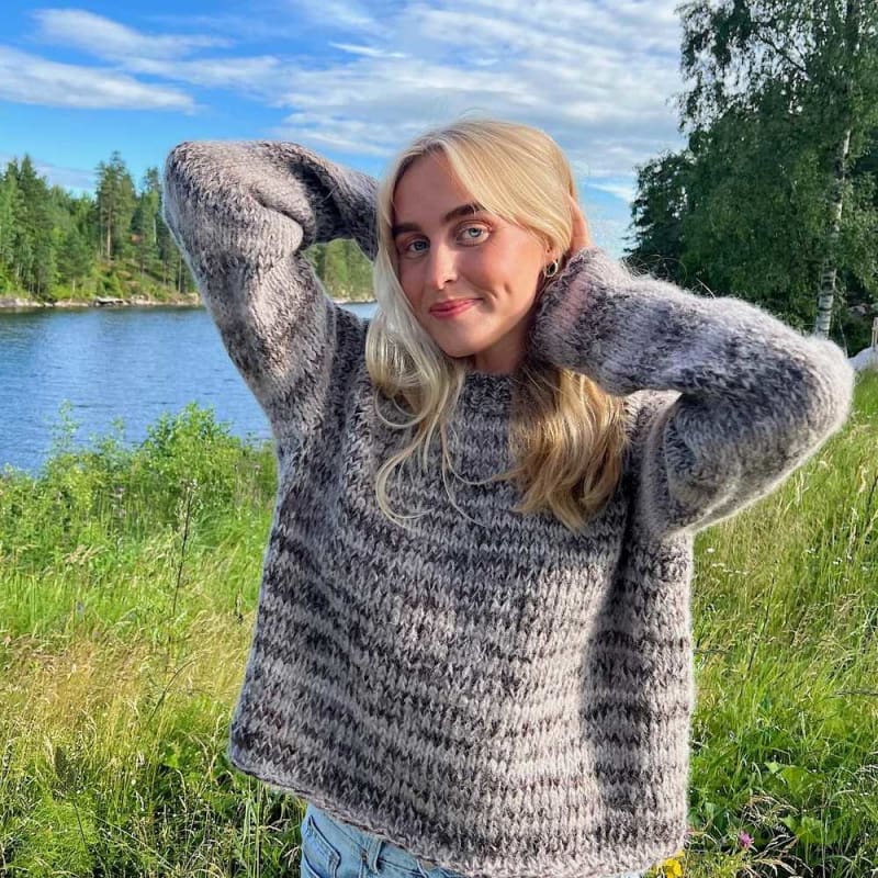 Strikk The Look: Øyunn raglan-genser brun/gråbrun