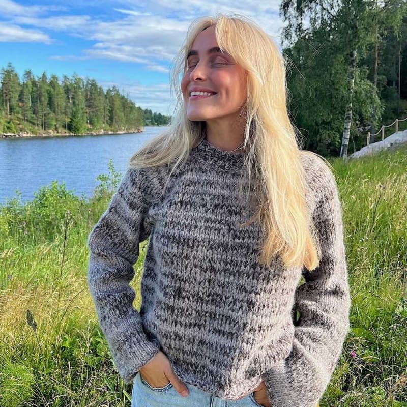 Strikk The Look: Øyunn raglan-genser brun/gråbrun