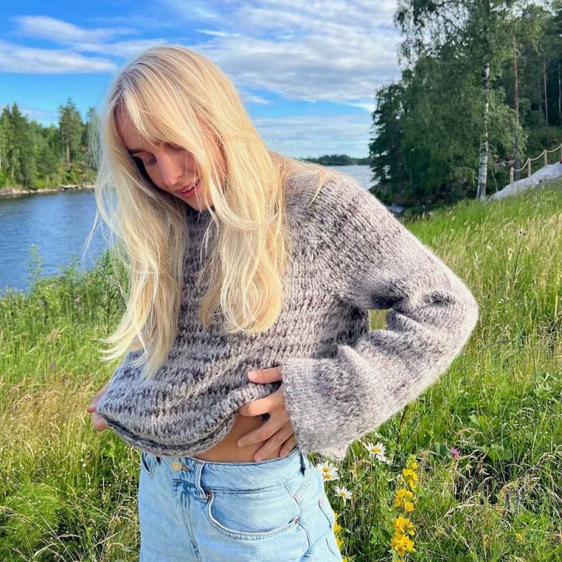 Strikk The Look: Øyunn raglan-genser brun/gråbrun