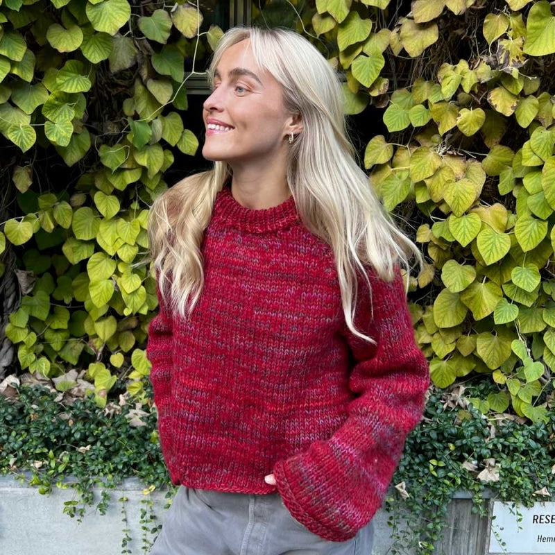 Strikk The Look: Øyunn raglan-genser mørk rød