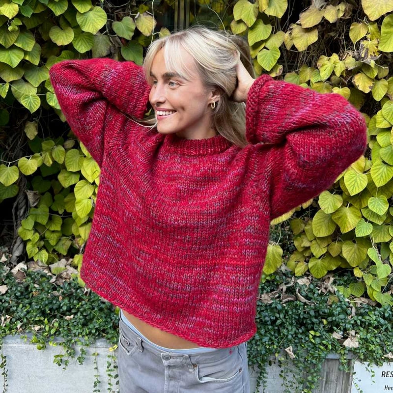 Strikk The Look: Øyunn raglan-genser mørk rød