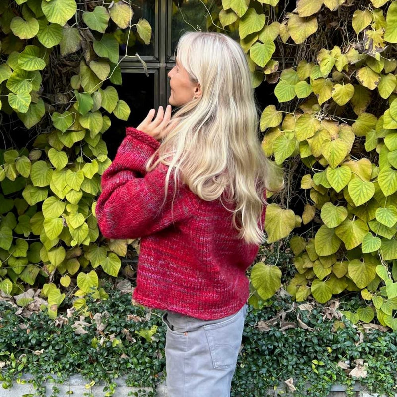 Strikk The Look: Øyunn raglan-genser mørk rød